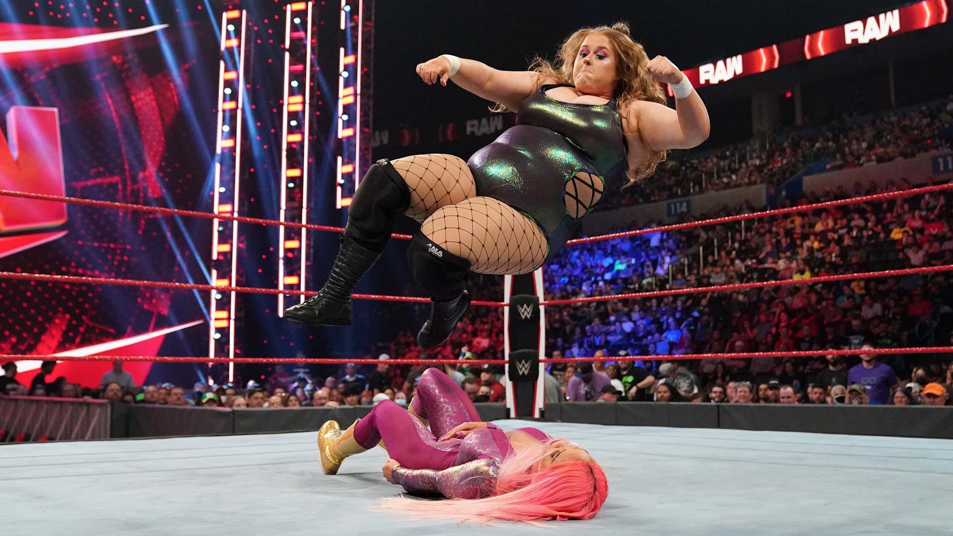 Doudrop e Eva Marie no WWE RAW