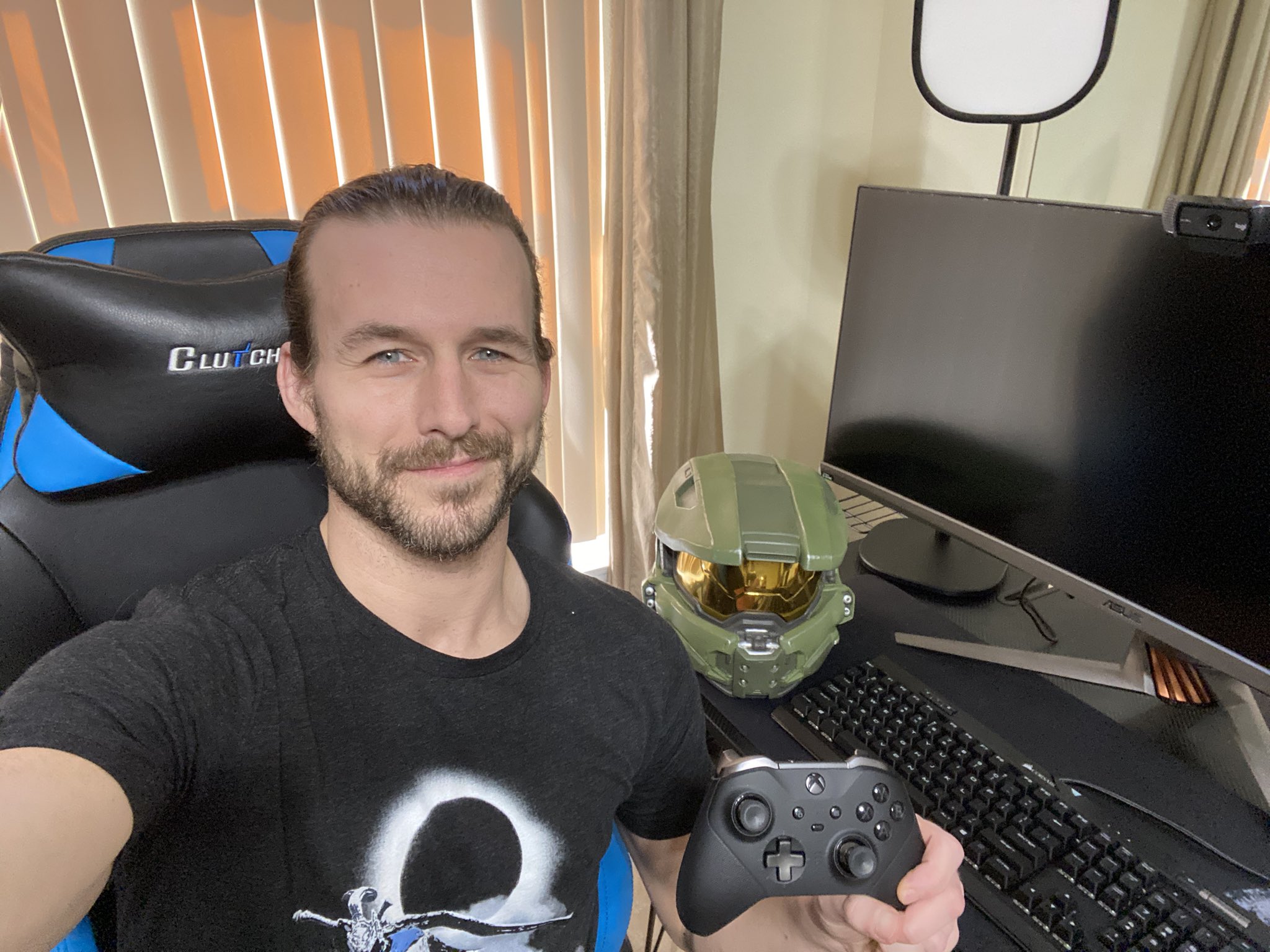 Adam Cole e suas transmissões na Twitch