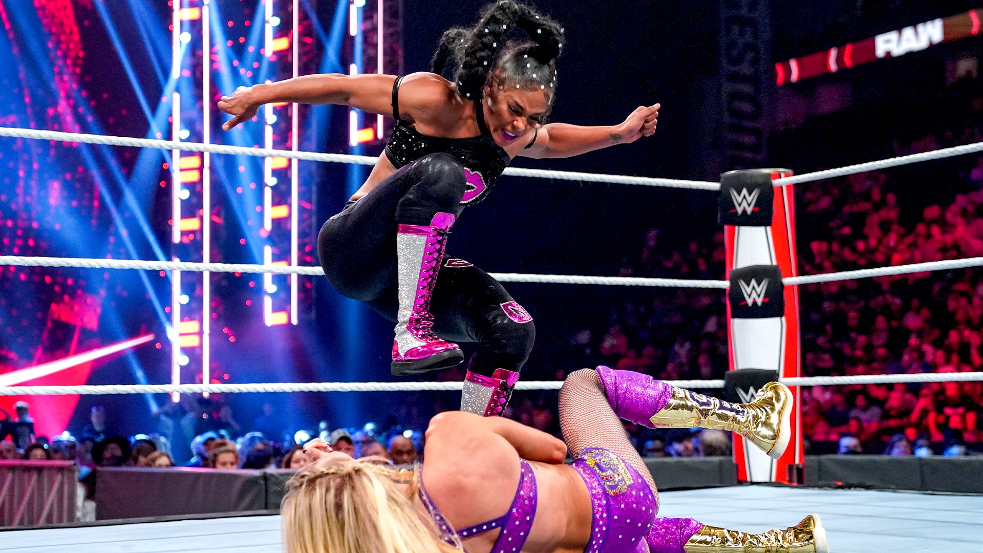 Bianca e Charlotte fecharam o RAW dessa semana