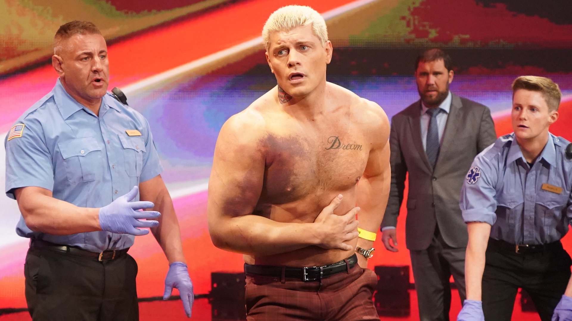 Cody Rhodes durante o RAW após sua lesão.