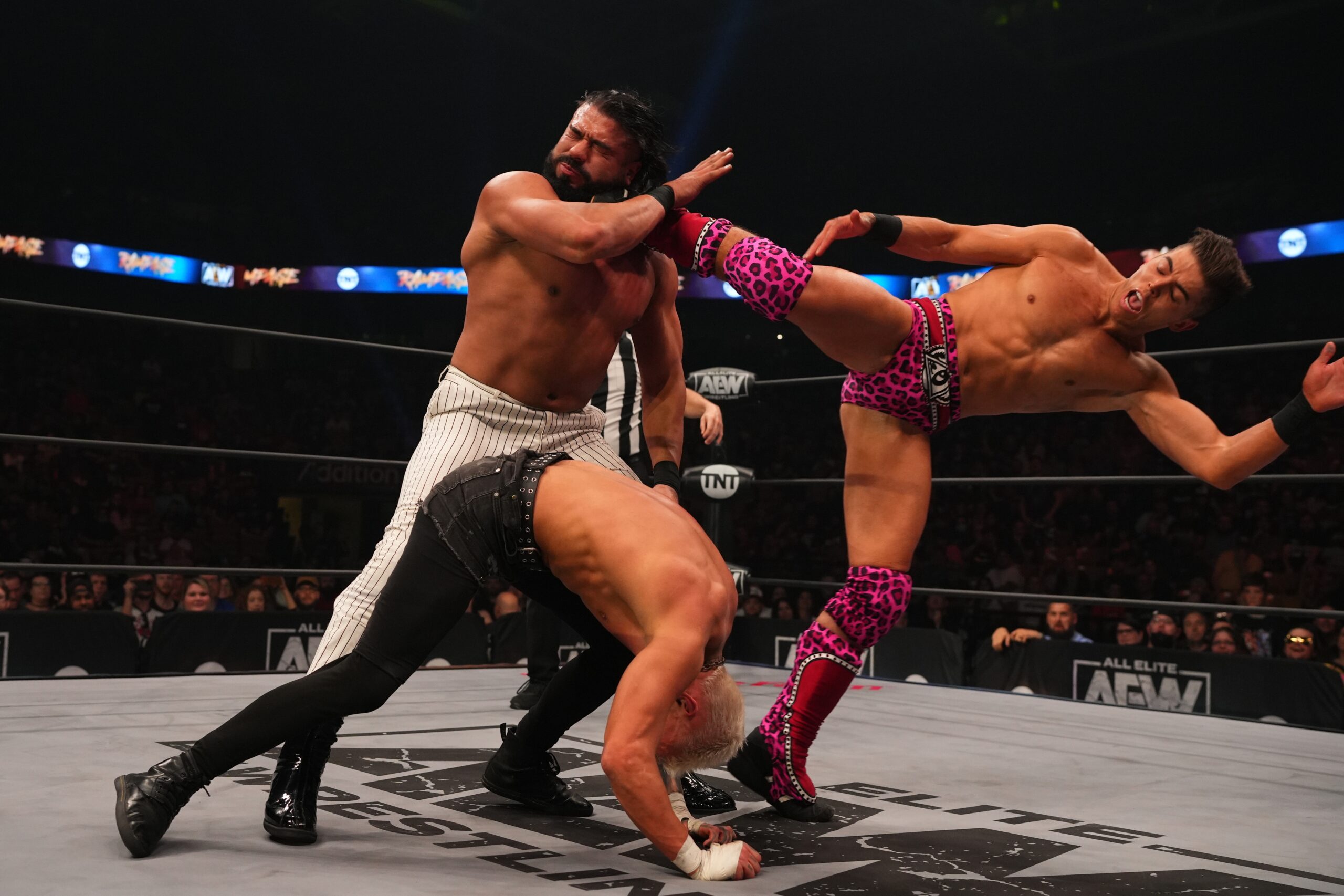 Andrade e Sammy Guevara durante AEW Rampage