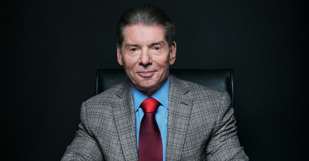 Vince McMahon chega a acordo com ex-árbitra da WWE que o acusou de estupro