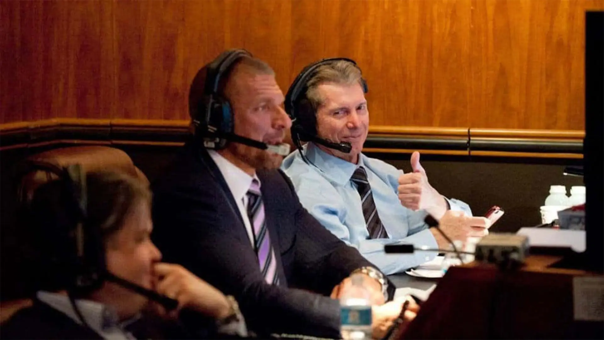 Vince McMahon ainda tem apoio de vários talentos na WWE
