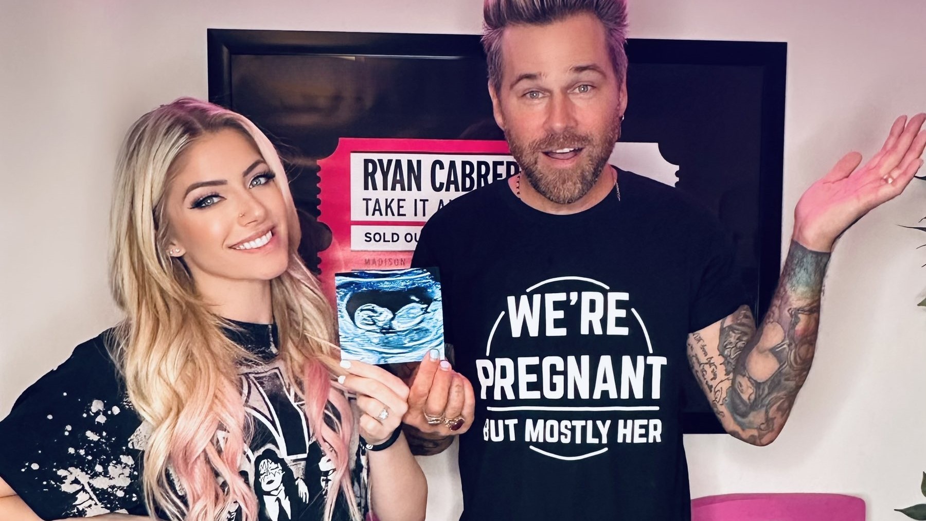 Alexa Bliss da WWE anuncia gravidez