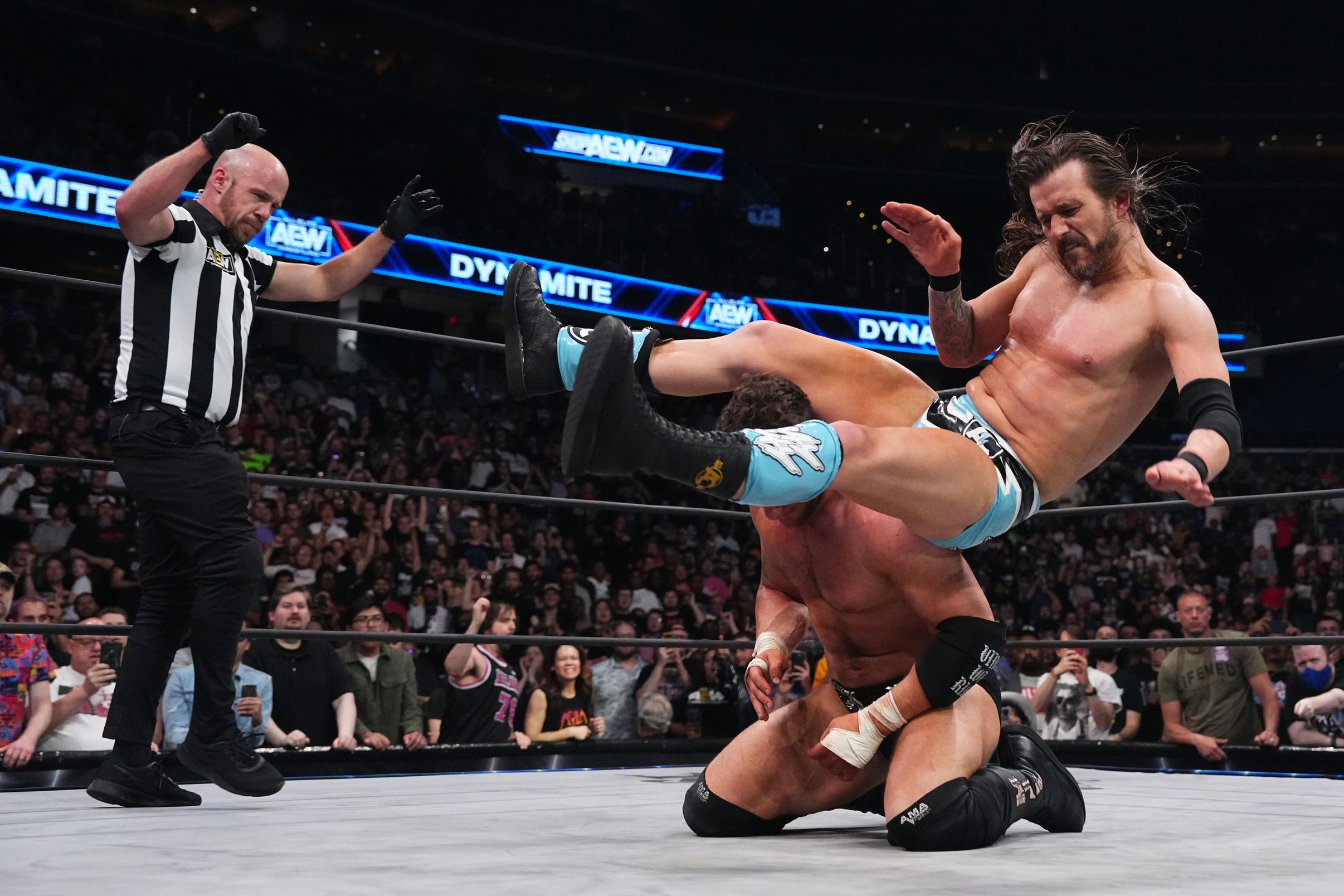 Adam Cole não consegue chance pelo título no AEW Dynamite
