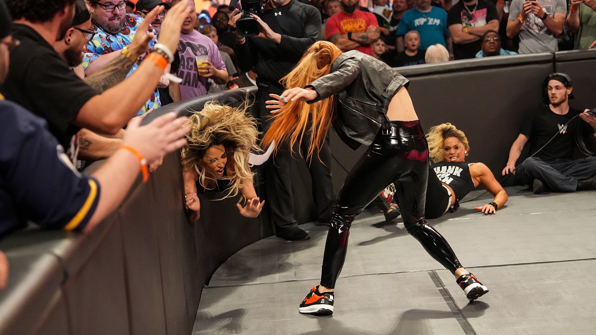 Trish Stratus conquista vaga no WWE Money in the Bank