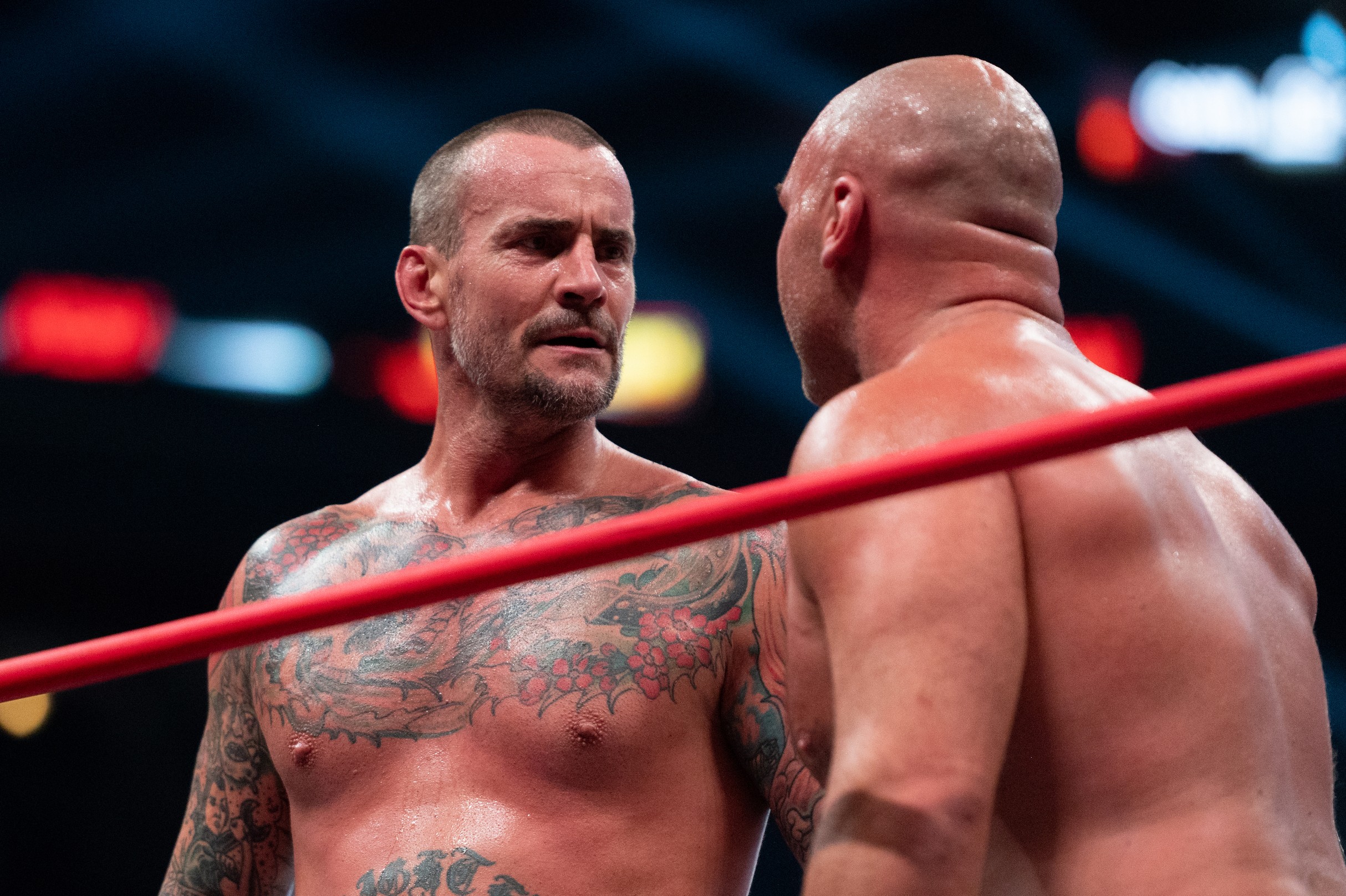 Clima na AEW piora após entrevista e promo de CM Punk