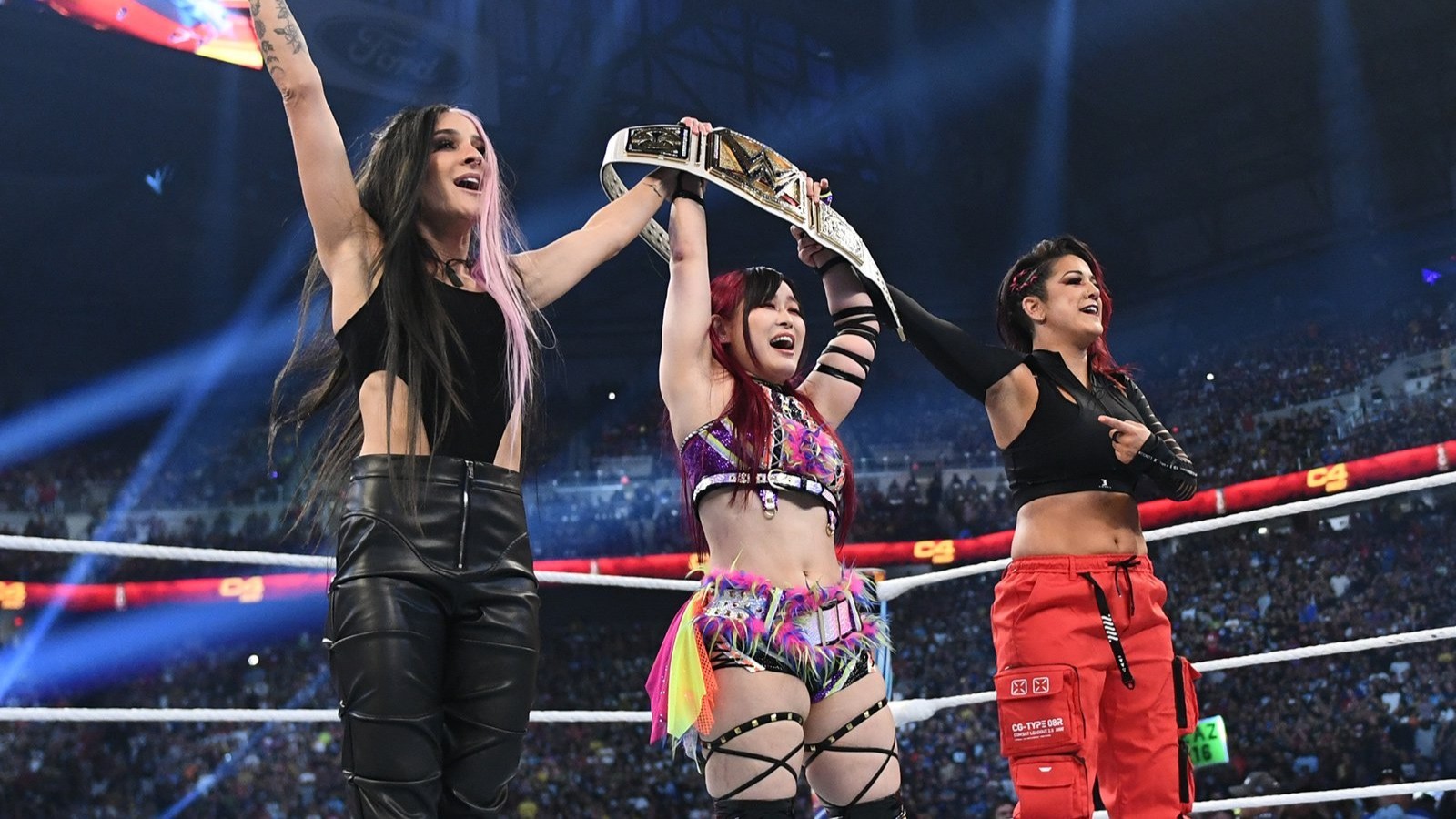 IYO SKY faz cash-in e se torna a nova WWE Women's Champion