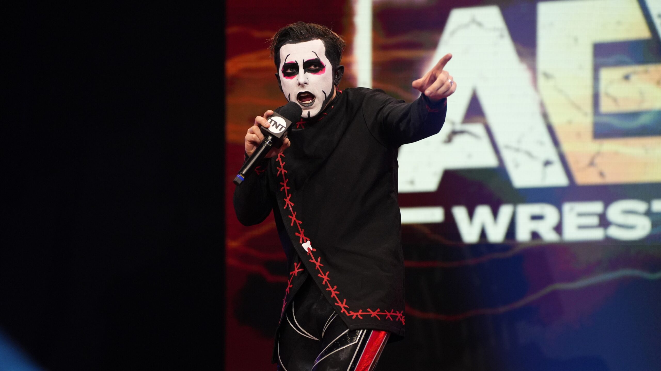Danhausen aparenta frustração com AEW