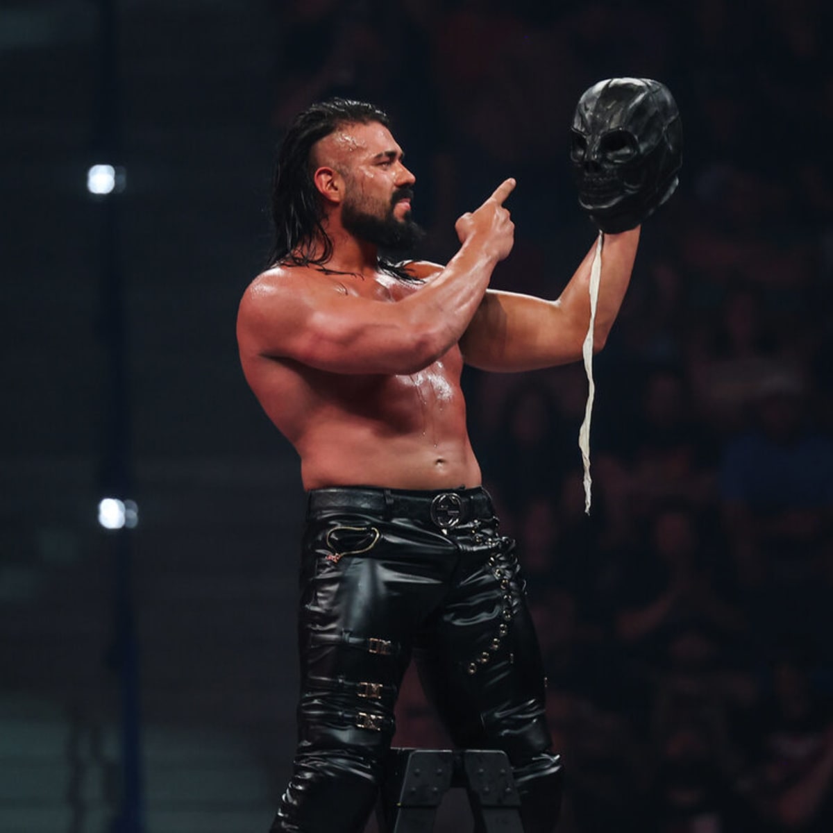 Andrade retirado de evento da GCW em meio a rumores de retorno à WWE