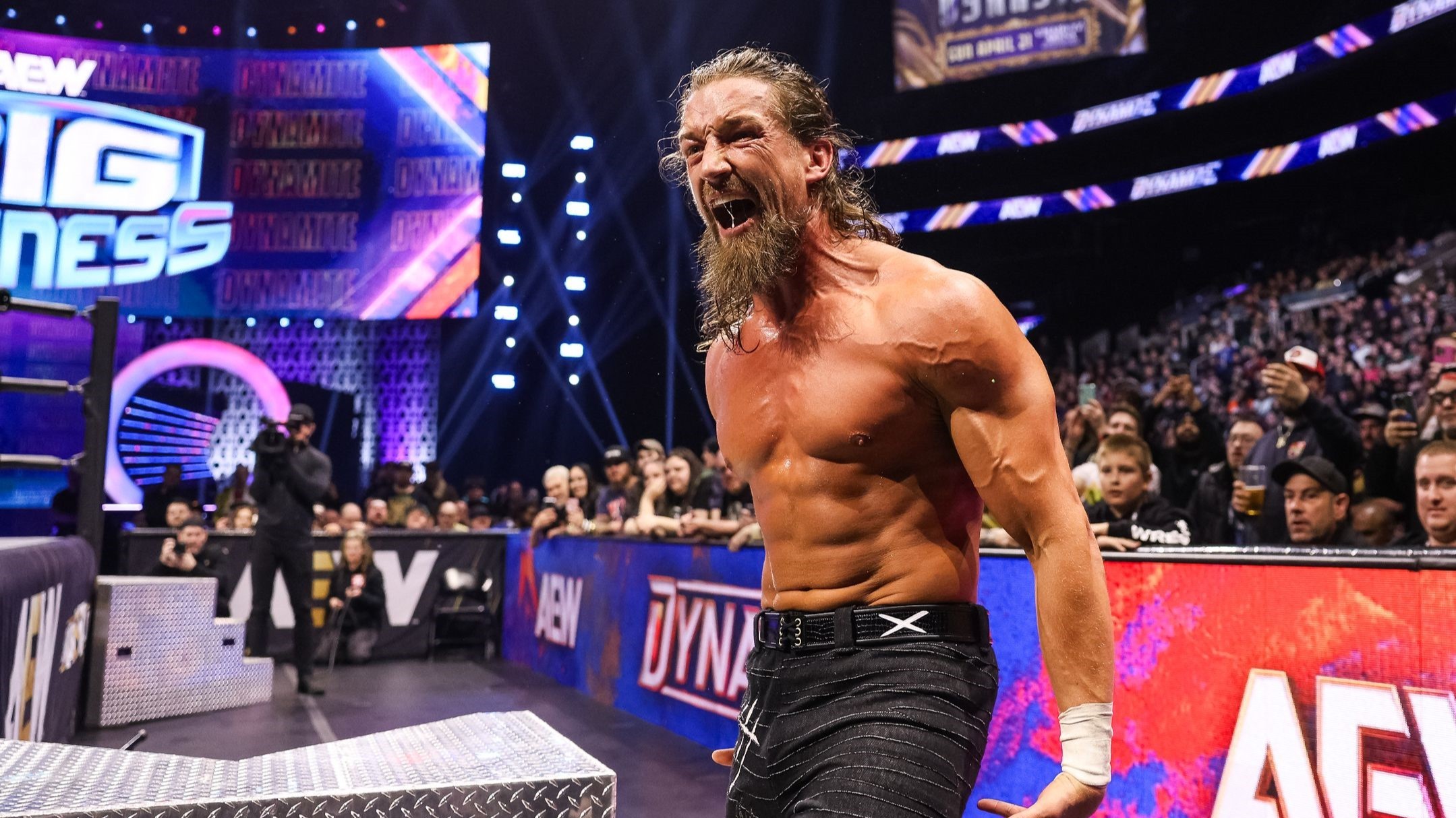 Jay White e Bullet Club Gold traem Acclaimed e tiram Darby Allin da TV no AEW Dynamite