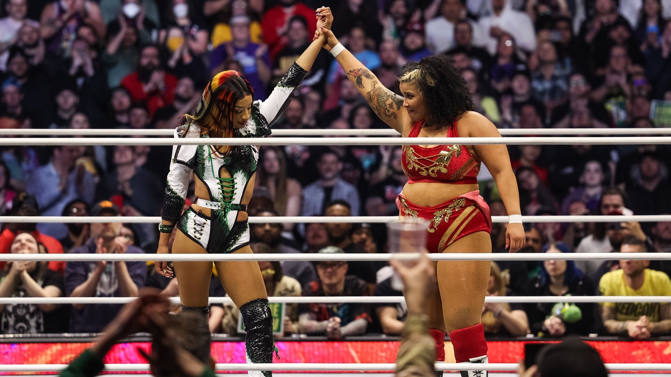 Mercedes Moné se junta à ex-rival Willow no AEW Dynamite