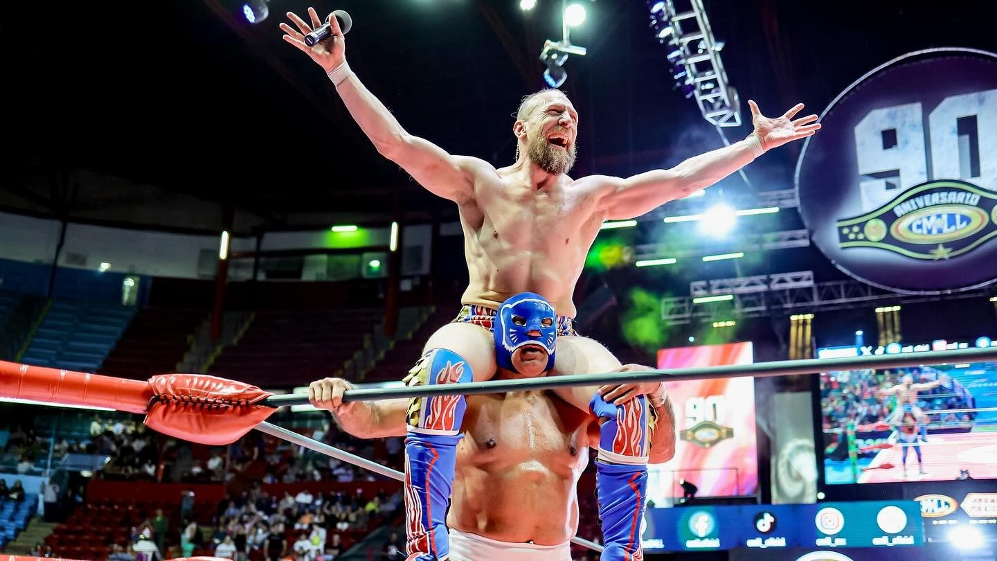 Bryan Danielson e Blue Panther
