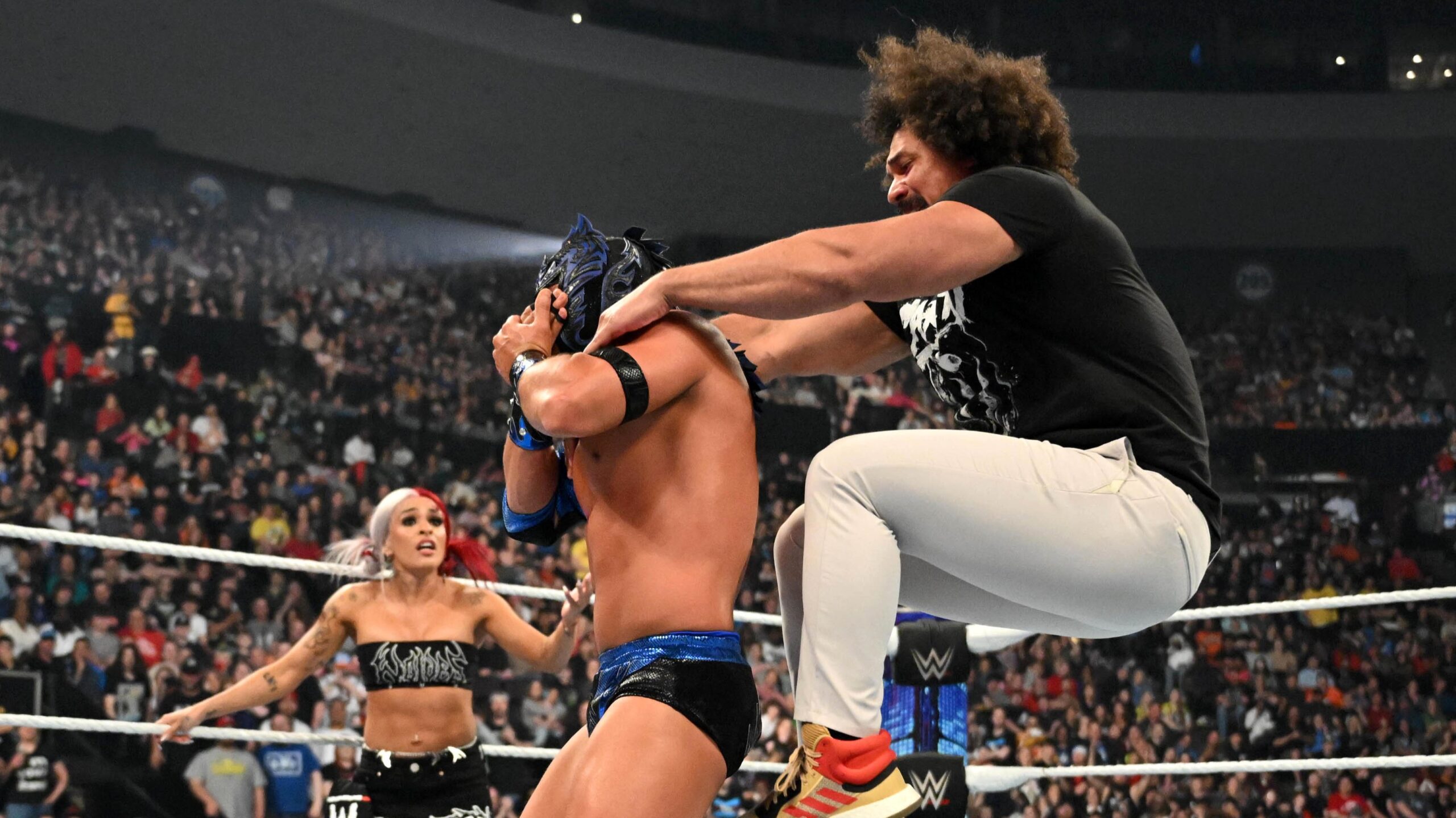 Carlito revelado como culpado de ataque a Dragon Lee