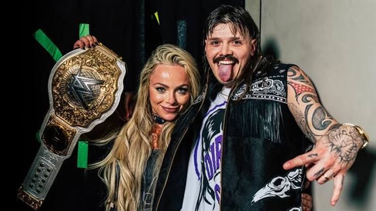 Dominik Mysterio compara Liv Morgan e Rhea Ripley
