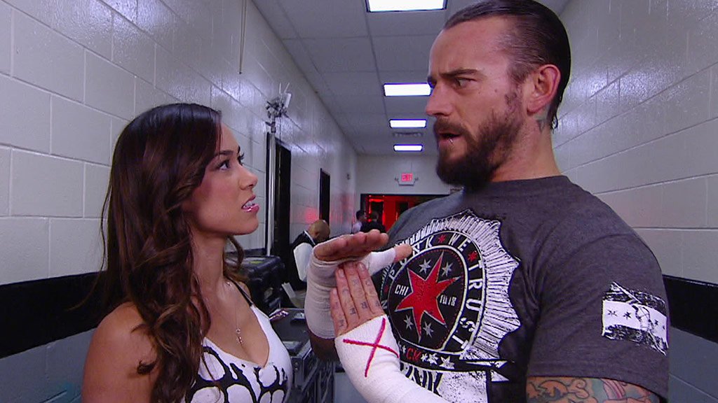 CM Punk fala sobre chance de retorno de AJ Lee à WWE