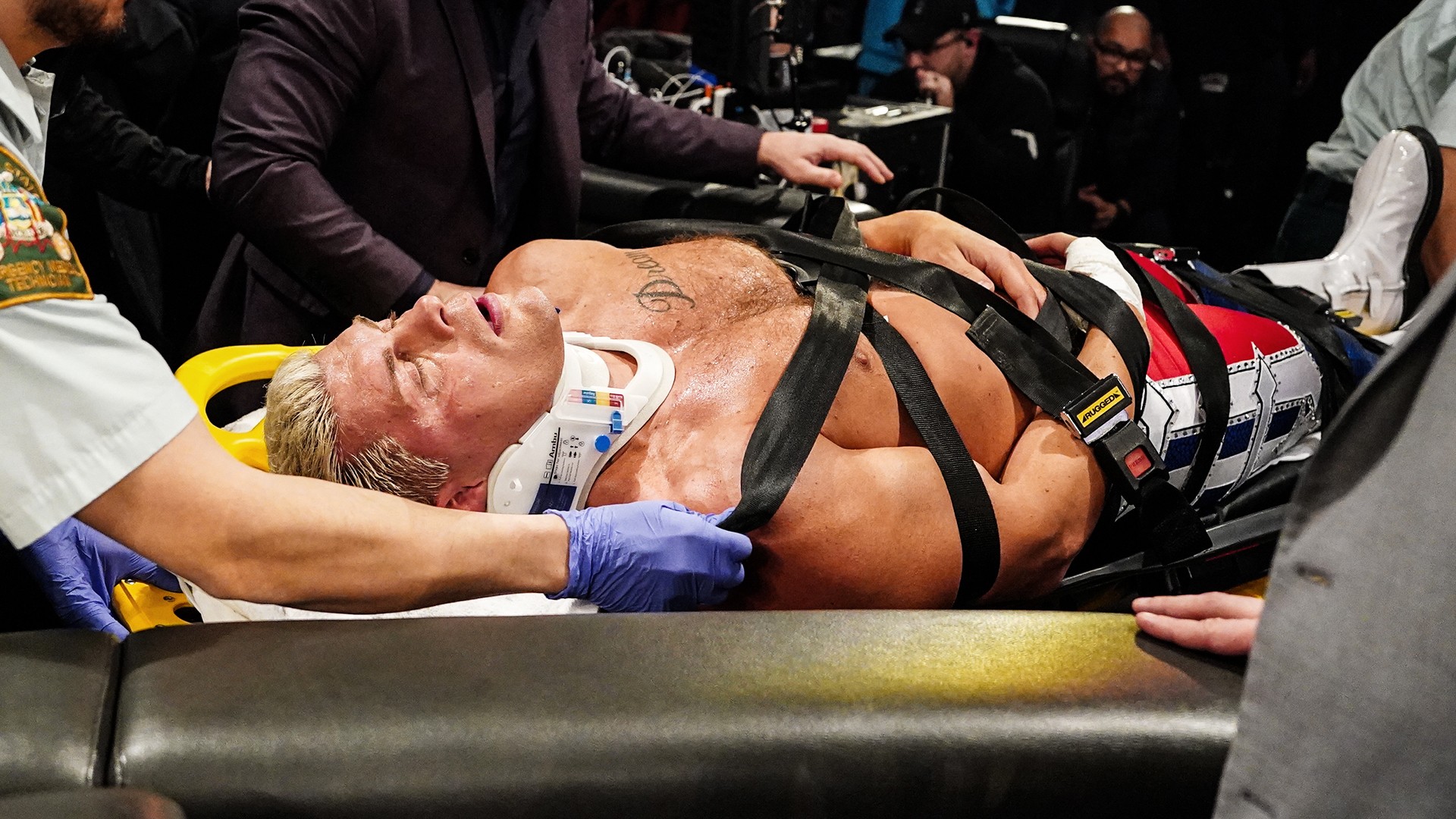 Cody Rhodes foi atacado por Kevin Owens no WWE Saturday Night's Main Event