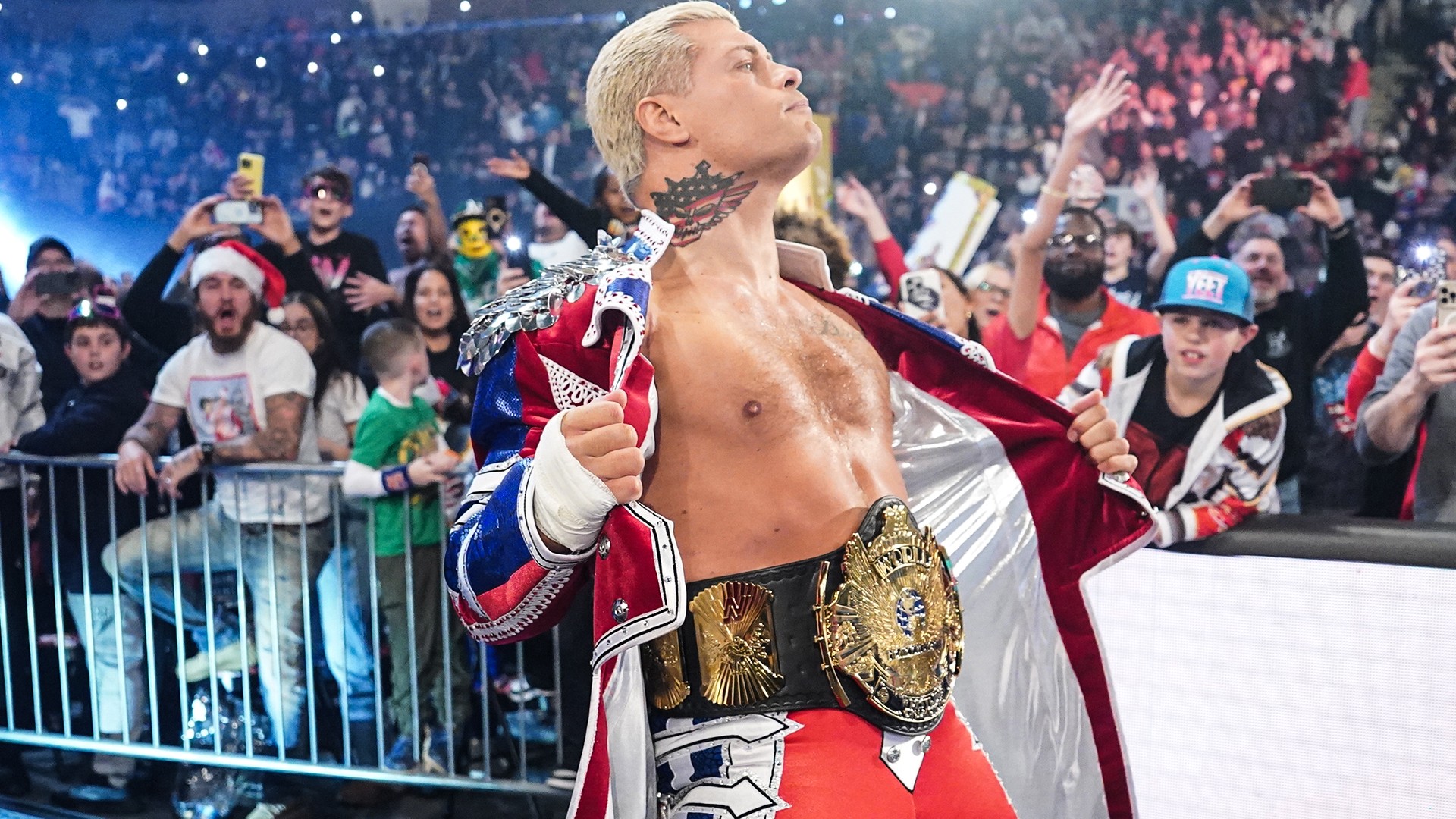 Cody Rhodes com o Winged Eagle Championship no WWE Saturday Night's Main Event