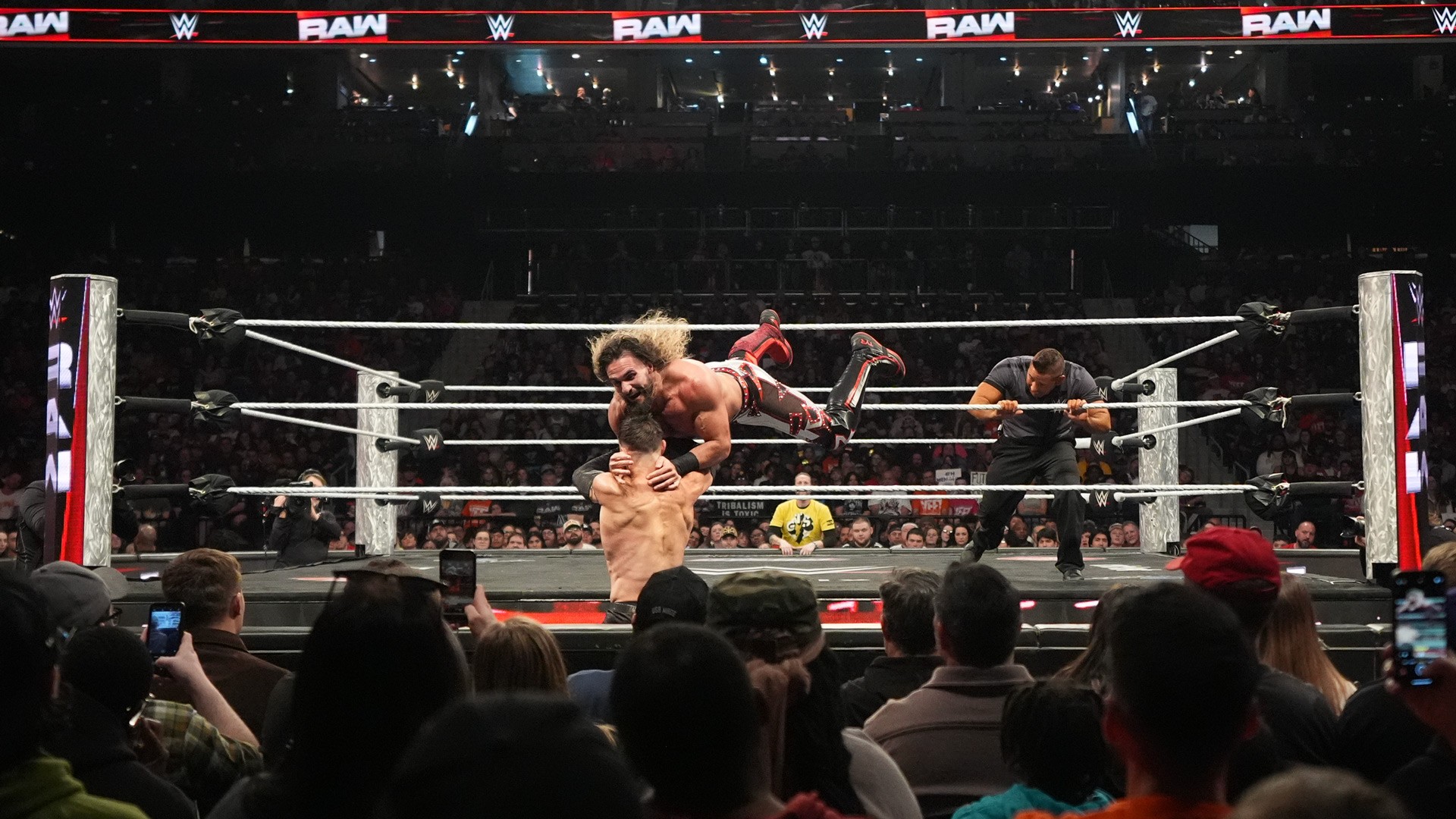 Seth Rollins e Finn Bálor no WWE Raw
