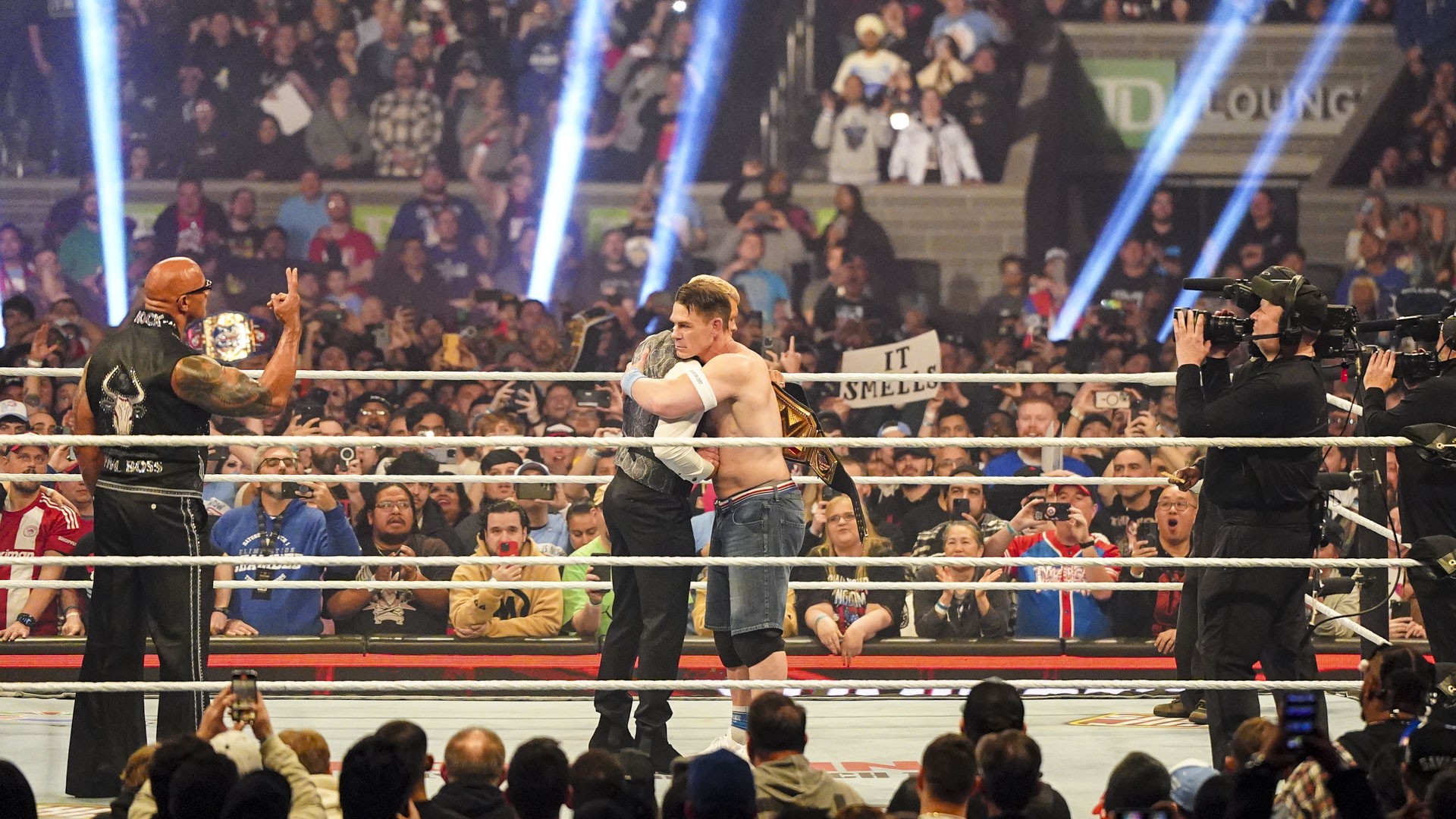 John Cena se aliou a The Rock na WWE