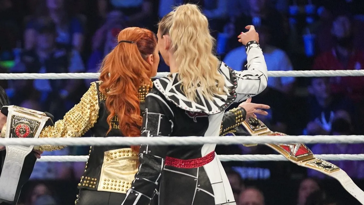 Charlotte Flair comenta relação com Becky Lynch: “estamos bem”