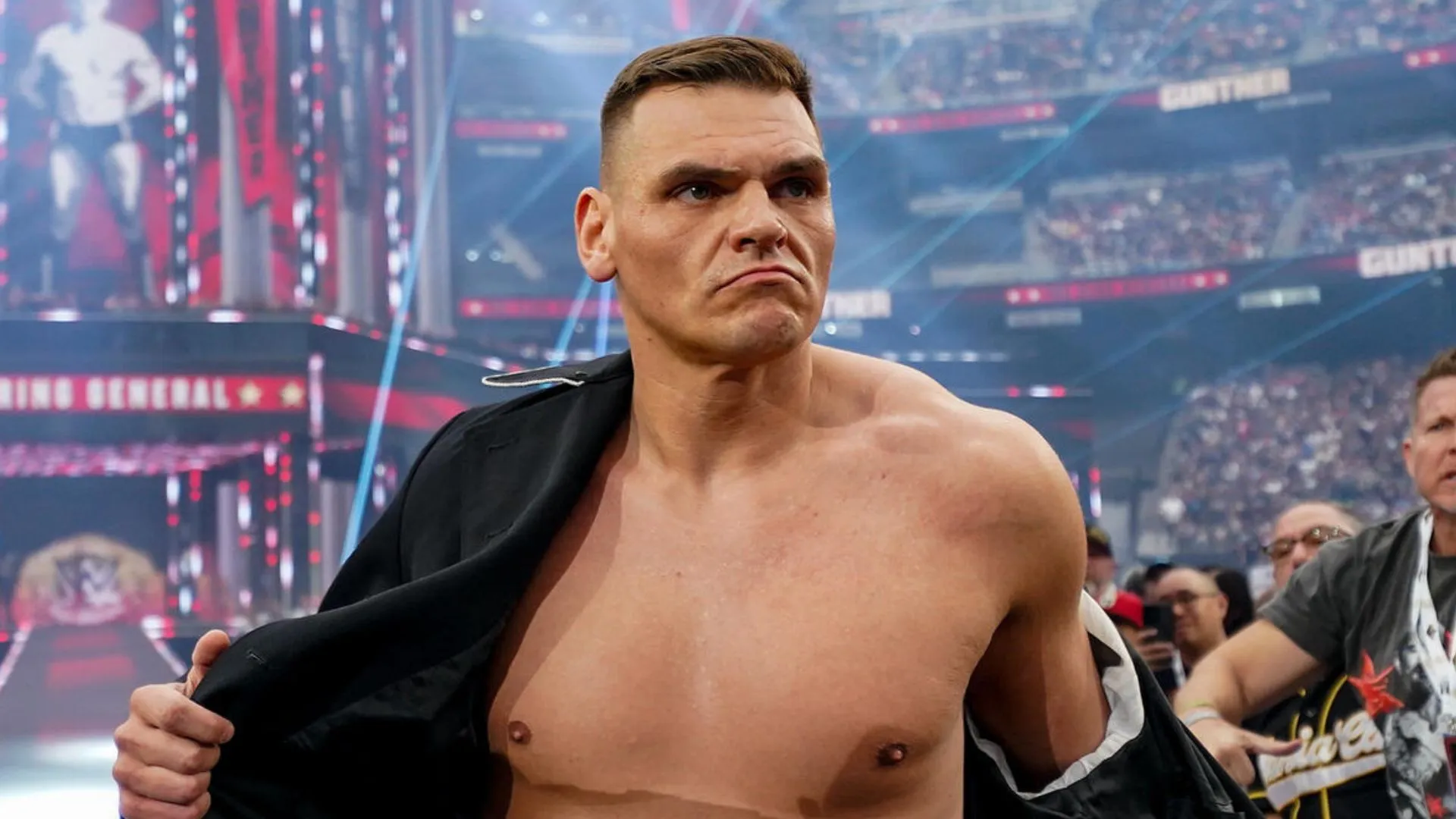 GUNTHER retorna ao WWE RAW e confirma cirurgia no nariz