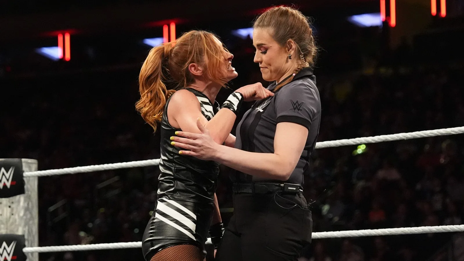Becky Lynch ameaça ação legal após derrota pelo Título Intercontinental Feminino no WWE Raw